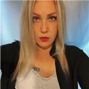 Laureata in storia dell'arte con abilitazione anche per italiano e storia